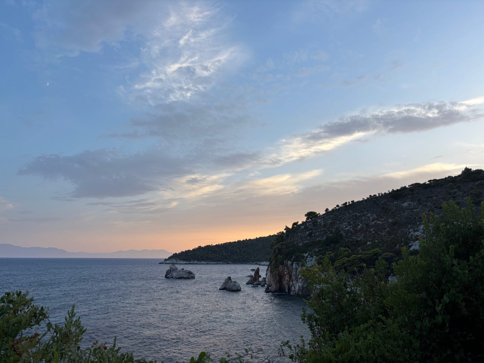 Tramonto sul mare nella zona di Stafilos Beach a Skopelos