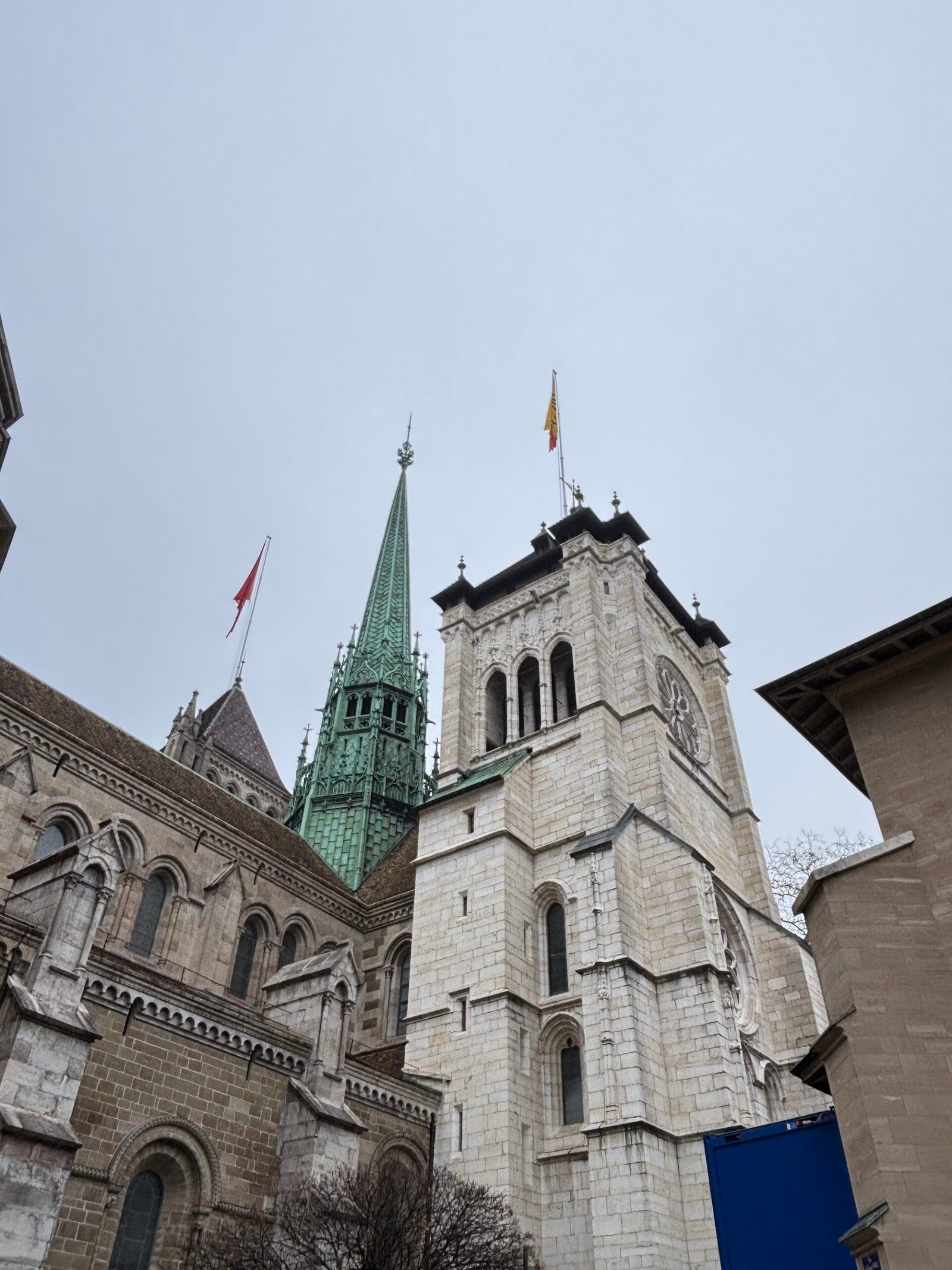 Campanile della Cattedrale di Saint-Pierre nel centro di Ginevra