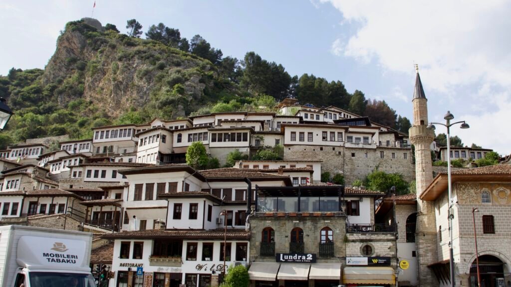 Vista del quartiere Mangalem con le tradizionali case ottomane a Berat, in Albania