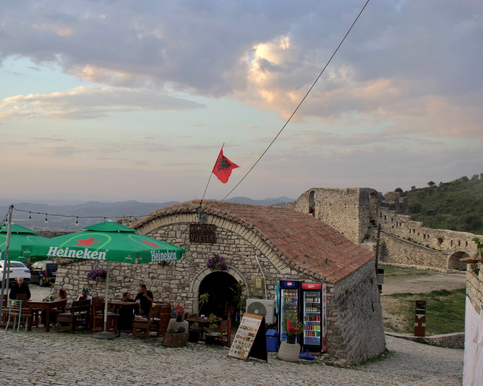 Ristorante all’interno del Castello di Berat in Albania