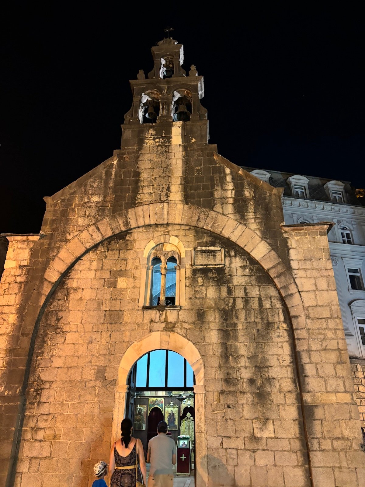 Chiesa in pietra nel centro storico di Kotor in Montenegro