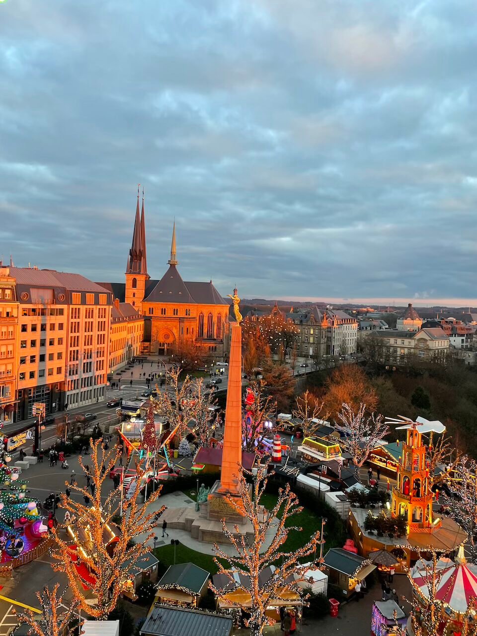 Mercatino di Natale di Lussemburgo visto dalla ruota panoramica