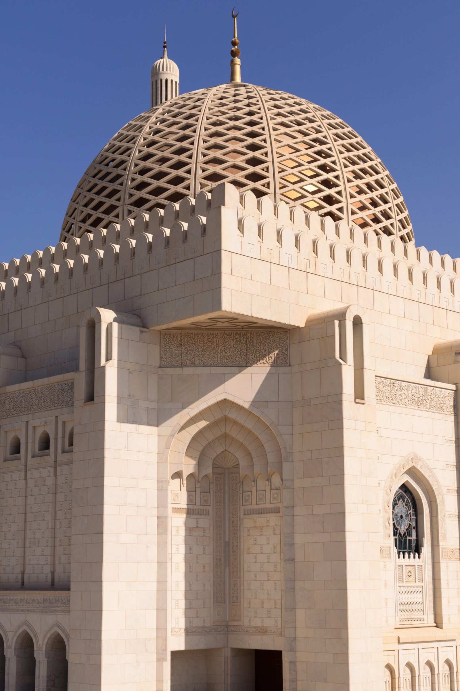 Architettura della Grande Moschea di Muscat Dettagli architettonici della Grande Moschea del Sultano Qaboos a Muscat