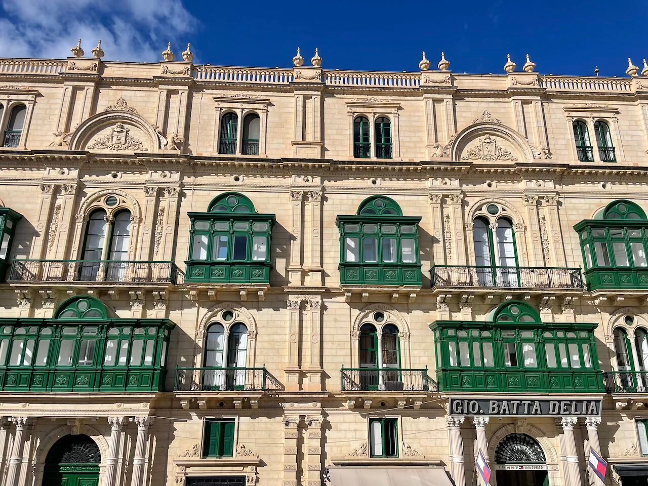 Balconi maltesi colorati a La Valletta