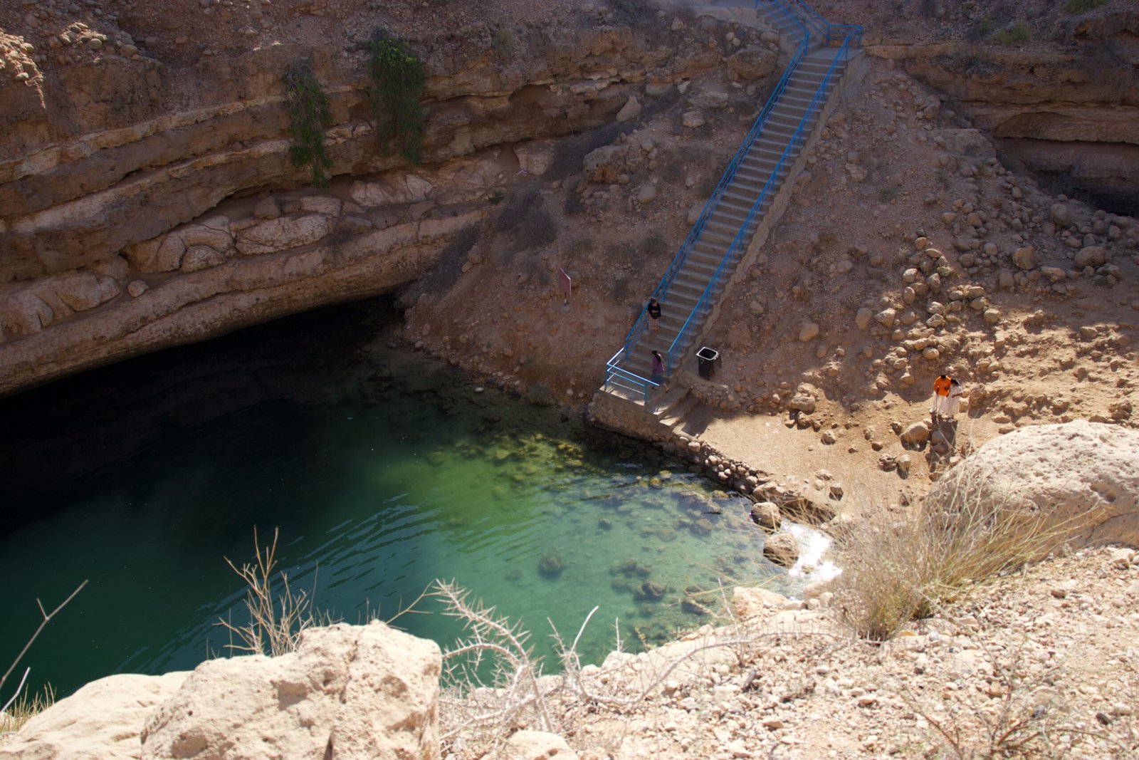 Bimmah Sinkhole in Oman con piscina naturale turchese