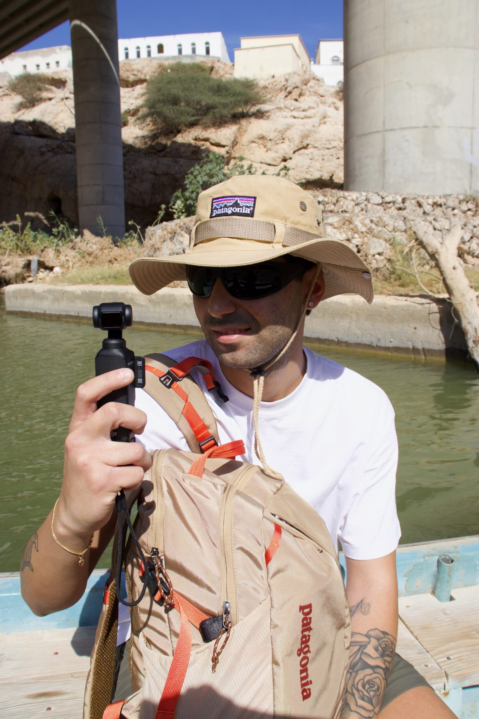 Barca per raggiungere il trekking di Wadi Shab in Oman