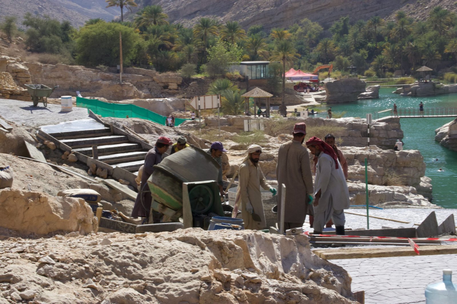 Lavori per migliorare l’accessibilità a Wadi Bani Khalid durante la visita di dicembre 2025