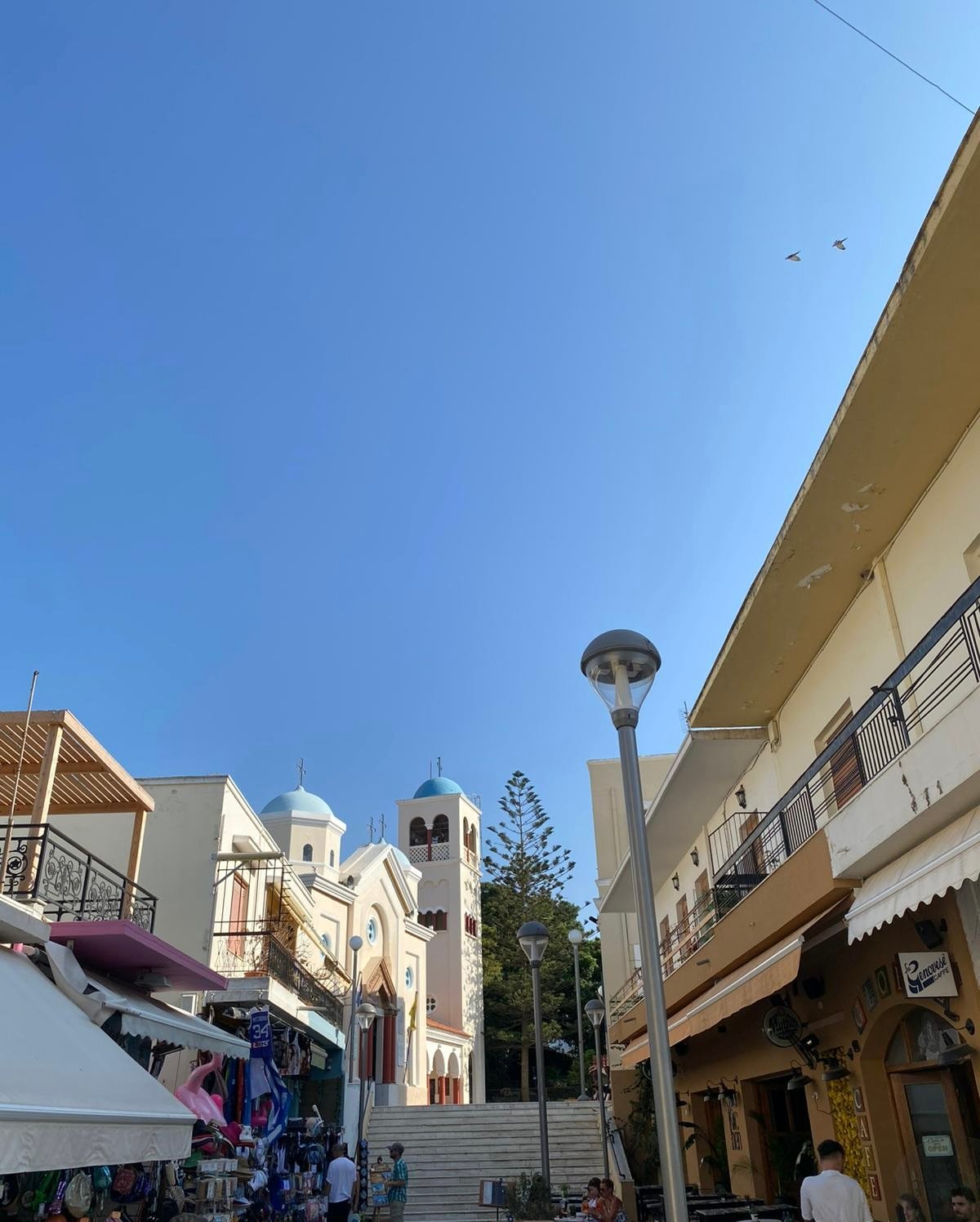 Centro storico di Kos Town con chiesa e vie cittadine