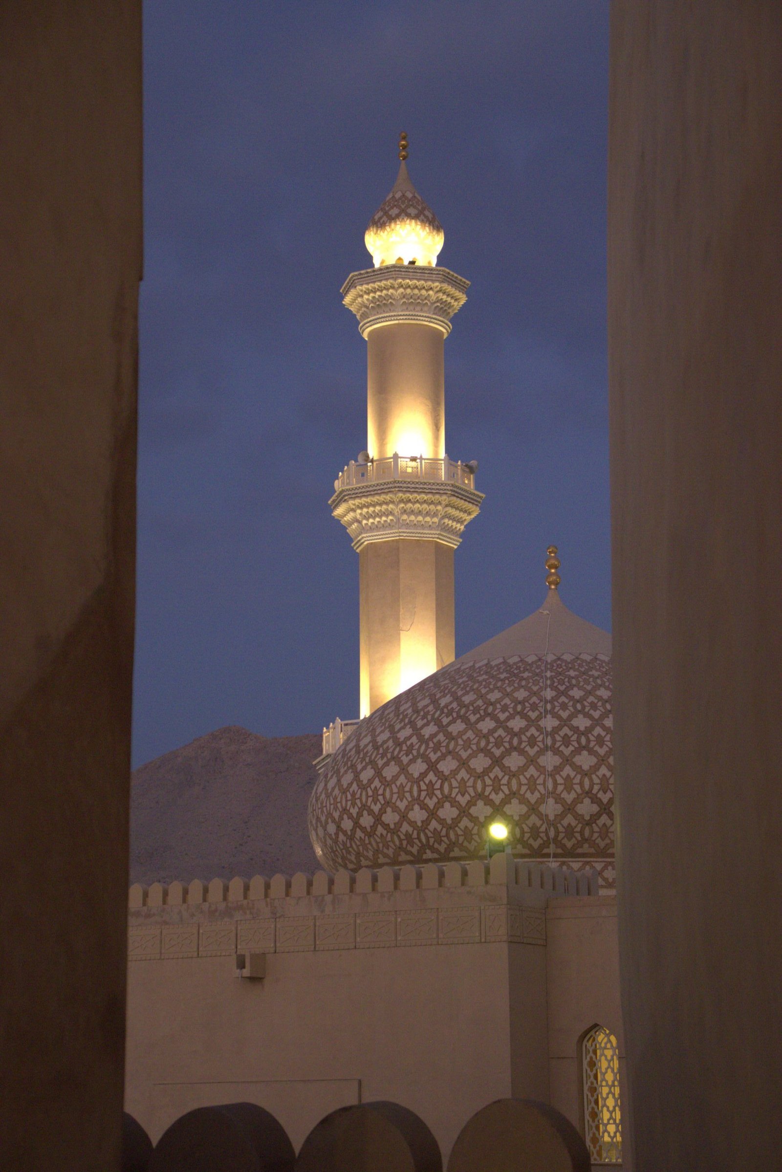 Minareto di Nizwa al tramonto Minareto della moschea di Nizwa al tramonto
