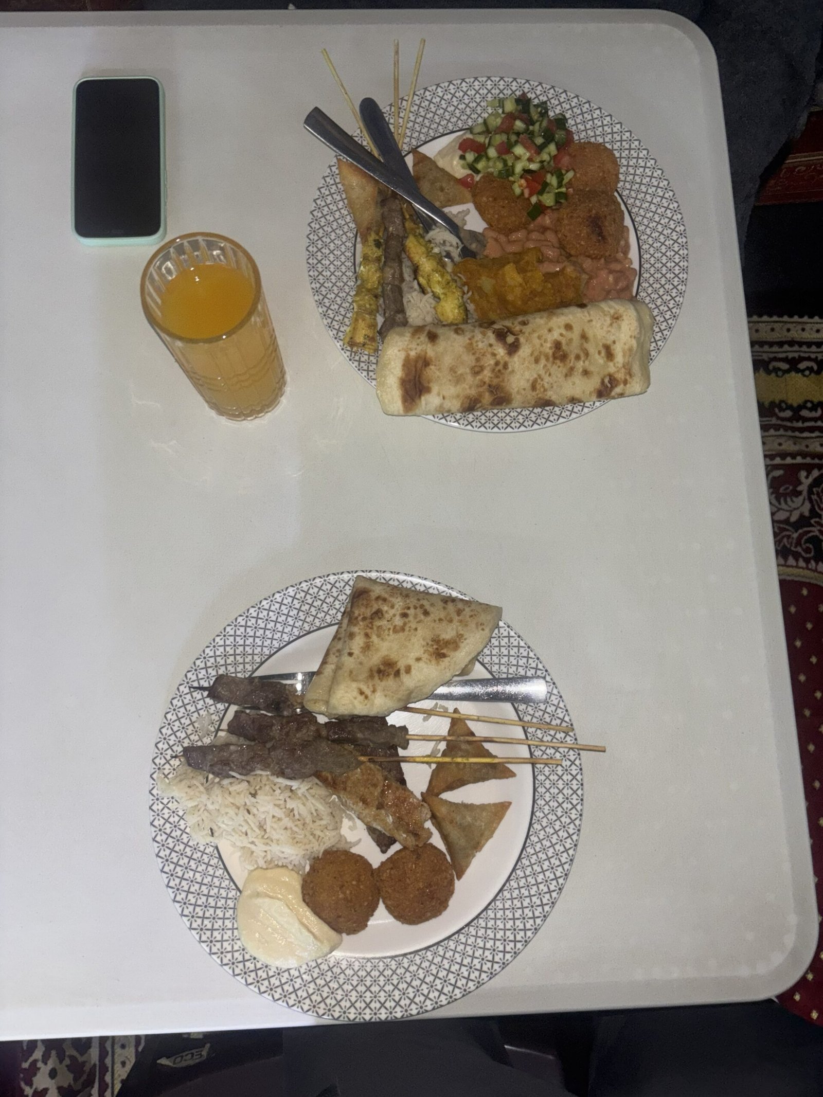 Cena tradizionale a Wahiba Sands Cena tradizionale nel deserto di Wahiba Sands in Oman