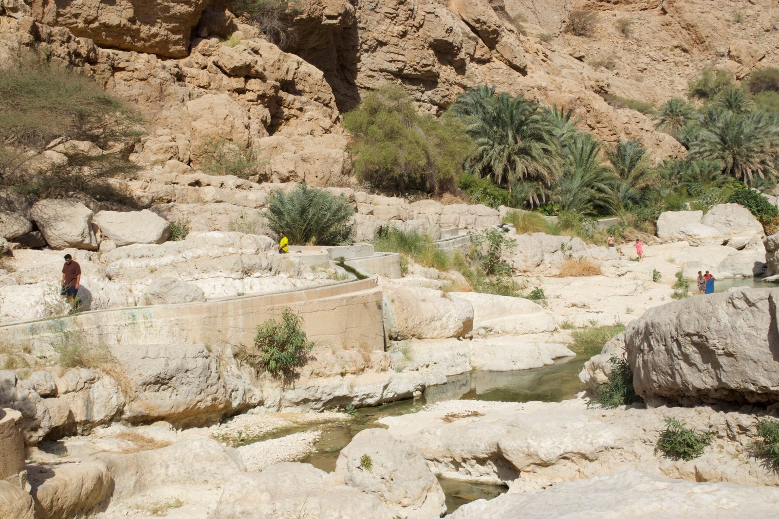 Piscine naturali di Wadi Shab in Oman Piscine naturali di Wadi Shab raggiunte dopo il trekking