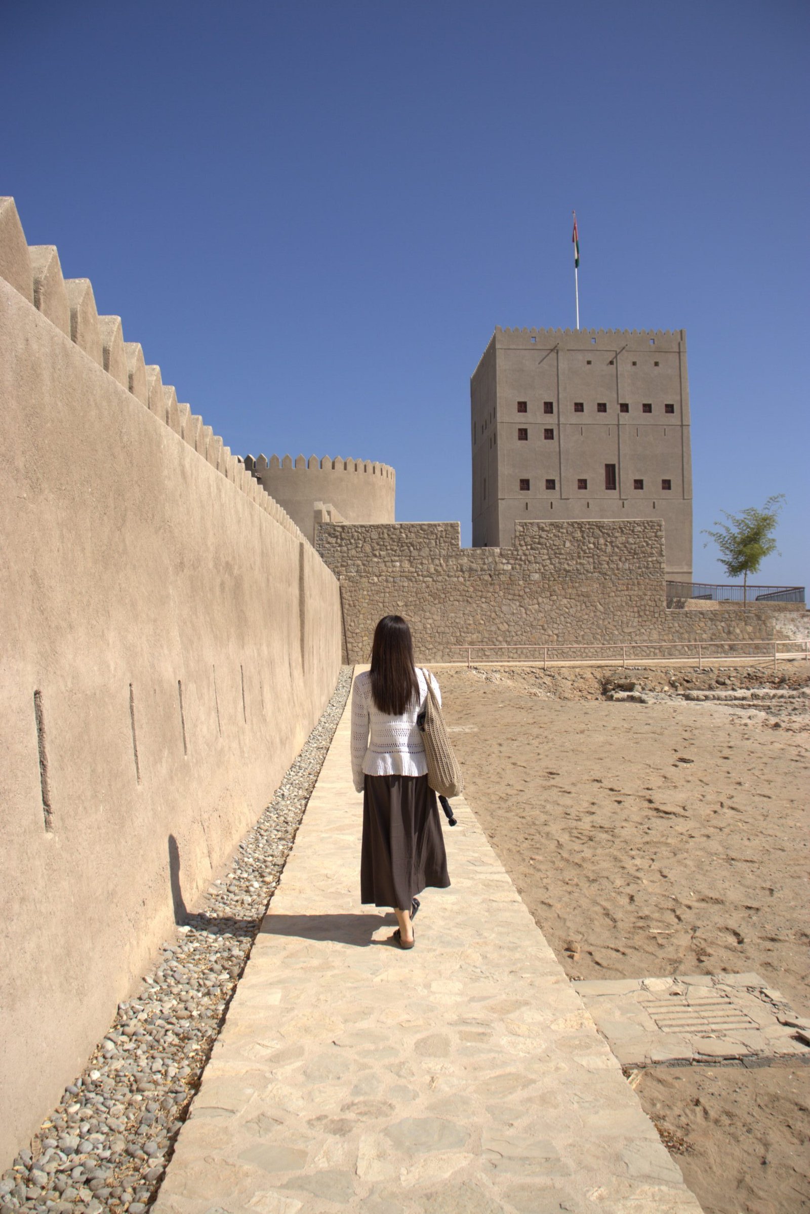 Visita alle mura del Forte di Sohar in Oman